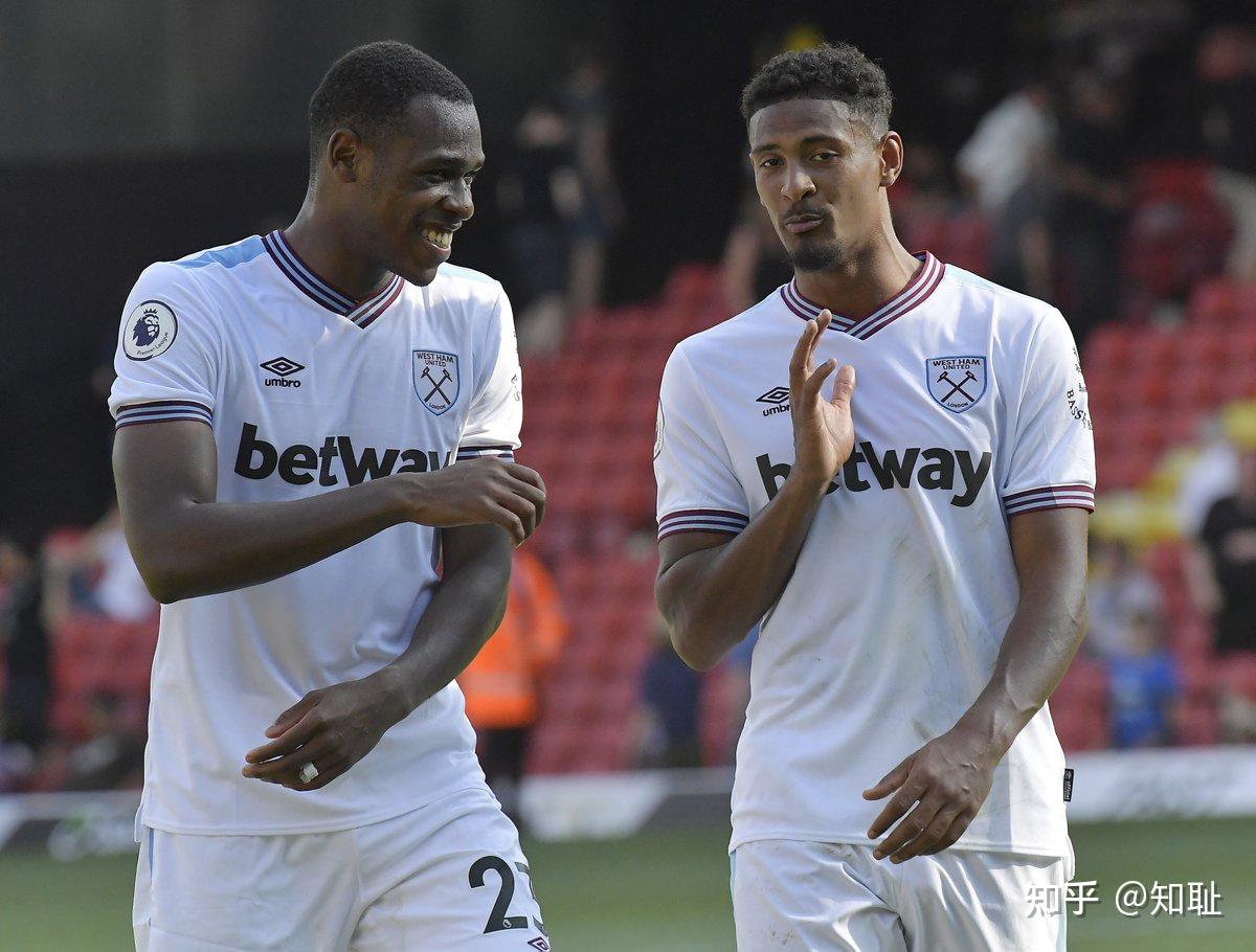 阿斯顿维拉训练开放日,最后时刻状态回暖引观众欢呼,NBA季后赛在即,阵容厚度经受考验的简单介绍 阿斯顿维拉训练开放日,最后时刻状态回暖引观众欢呼,NBA季后赛在即,阵容厚度经受考验的简单介绍