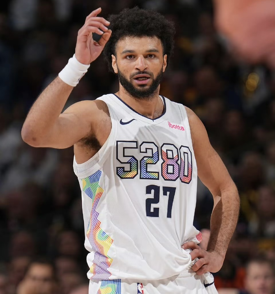 穆雷连续五场比赛得分超过挺进下一轮,雄鹿挑战极限! 穆雷连续五场比赛得分超过挺进下一轮,雄鹿挑战极限!