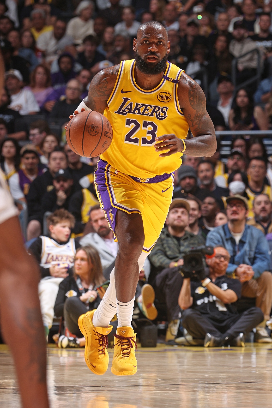 詹姆斯在公牛比赛中突破纪录,回归赛场引发热议! 詹姆斯在公牛比赛中突破纪录,回归赛场引发热议!