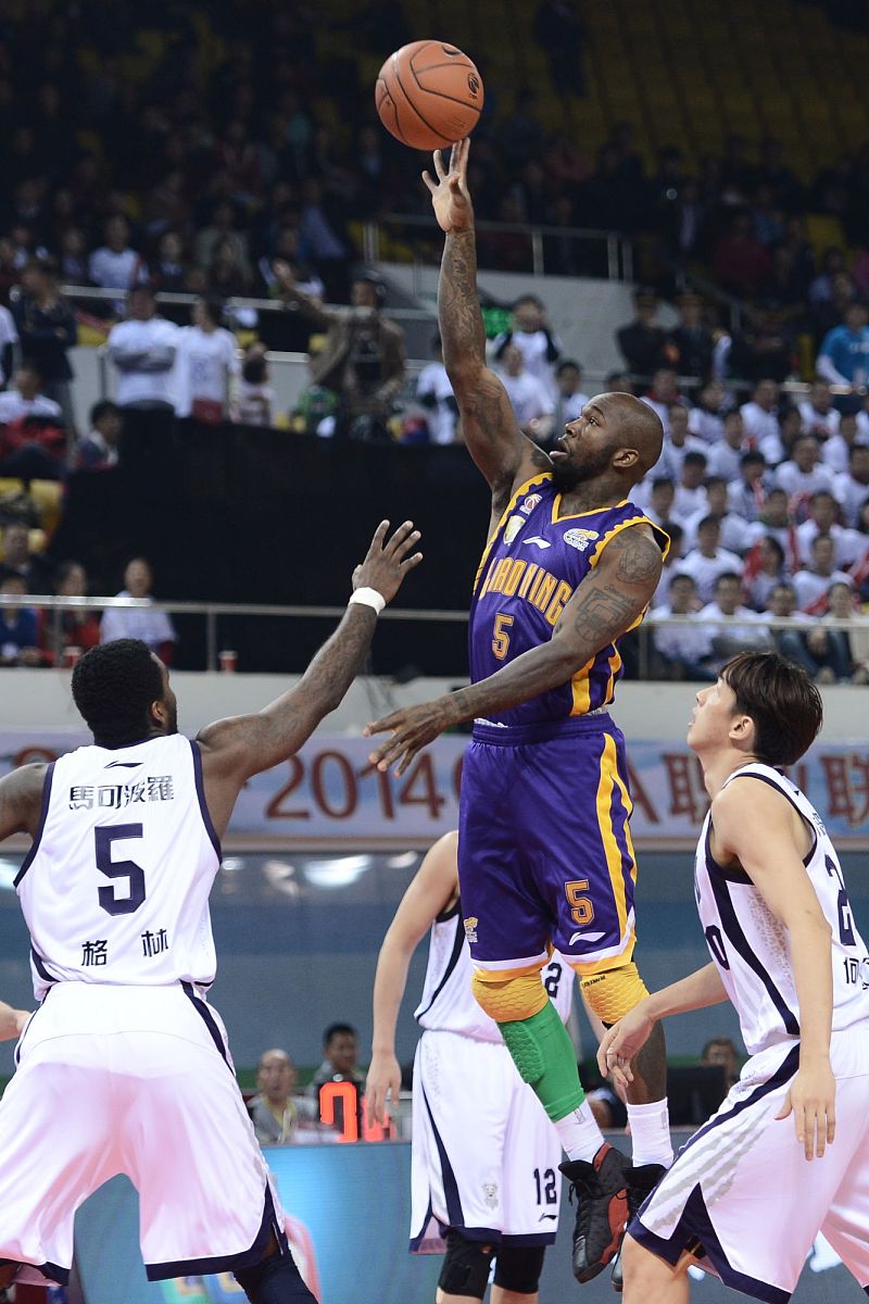 包含奥兰多魔术发布备战花絮，集结日篮板制胜，西甲任务艰巨，轮换策略成焦点的词条